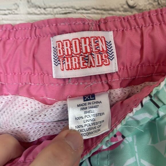 Pink Flamingo Men’s Swim Trunks size xl Draw String BROKEN ARROW - Picture 3 of 4